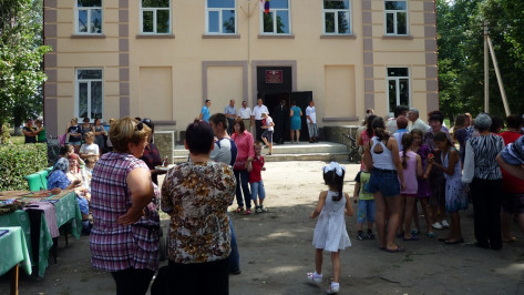 В таловском Никольском день села жители отметили в отремонтированном ДК