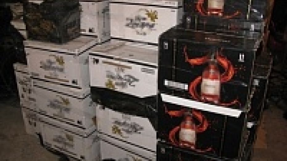 В Белгородской области у воронежца нашли 800 бутылок нелегального алкоголя