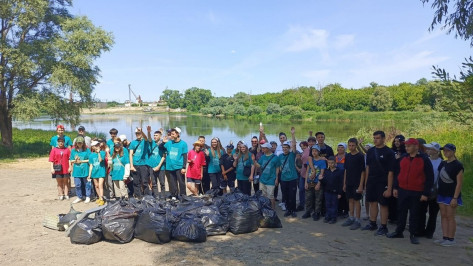 Жители сел Лиски и Залужное очистили от мусора берег Дона