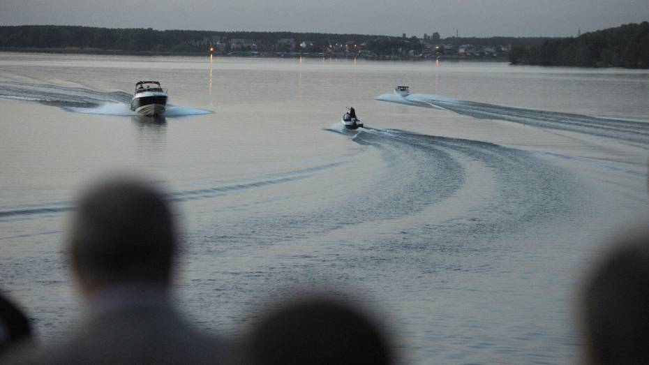 Врезавшийся в моторную лодку водитель гидроцикла гонял по реке Воронеж без прав