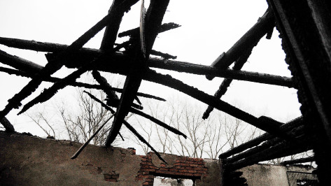 При ночном пожаре в воронежском селе пострадал 38-летний хозяин дома