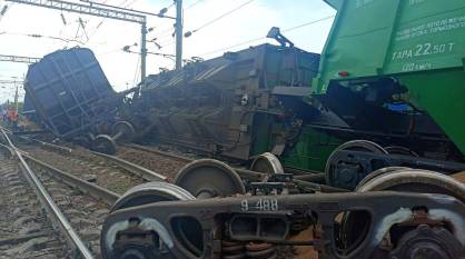 Движение поездов восстановили после схода вагонов с зерном в Воронежской области