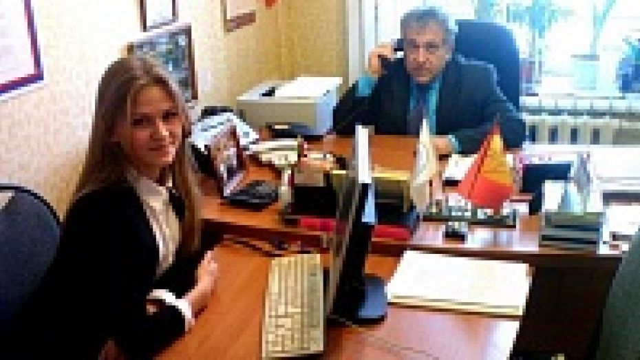 Богучарские школьники на день заменили на работе сотрудников администрации района
