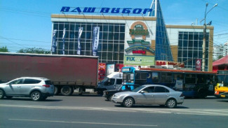 Тройное ДТП в Воронеже сковало движение у Памятника Славы