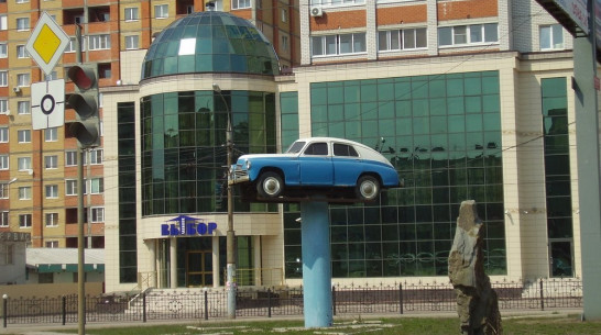 В Воронеже с постамента на Бульваре Победы убрали автомобиль «Победа» 