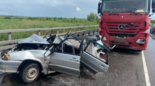 В ДТП с грузовиком на трассе М-4 «Дон» в Воронежской области пострадали 2 женщины