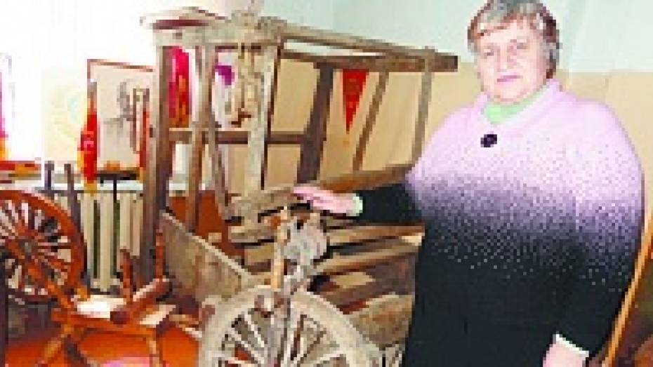 В музее Колбинской школы появился новый экспонат  – ткацкий станок 19 века