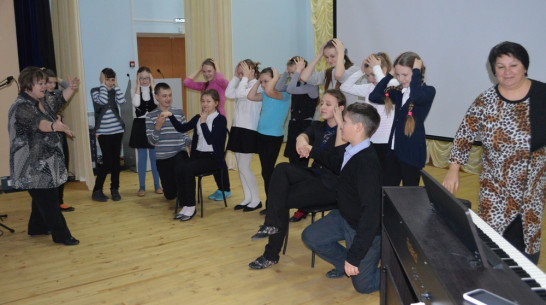 В Репьевской школе появился собственный театр