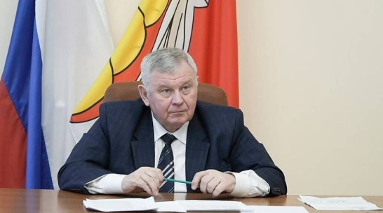 Александр Гусев поздравил с юбилеем председателя Комитета Воронежской облдумы по транспорту, дорожному хозяйству и безопасности