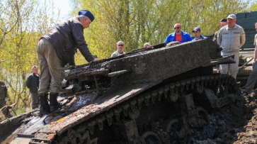 В Воронежской области из Дона вытащили американский танк 