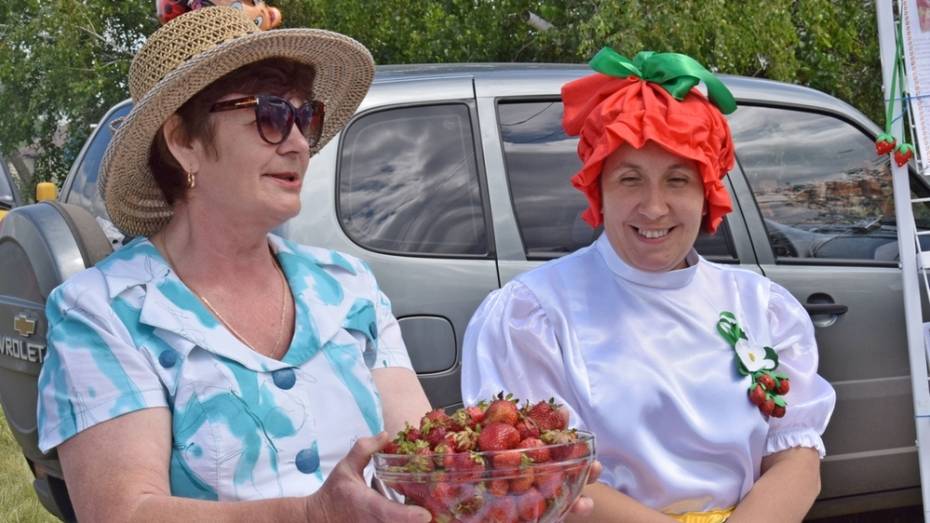 В Грибановском районе на фестивале «Клубничная поляна» разыграют ведро ягоды