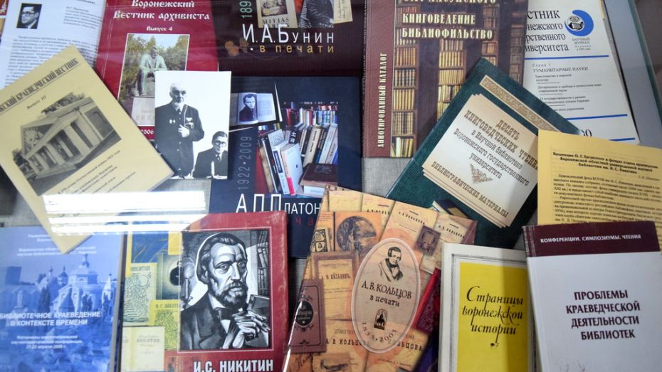 Никитинская библиотека открыла в Воронеже выставку книг Олега Ласунского