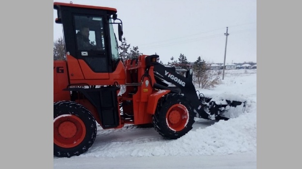 Коммунальщики поворинского села Пески получили 2 трактора