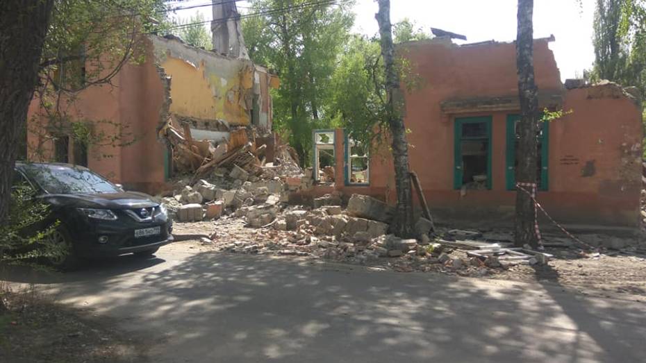 Воронежцы пожаловались на опасный для жителей снос здания