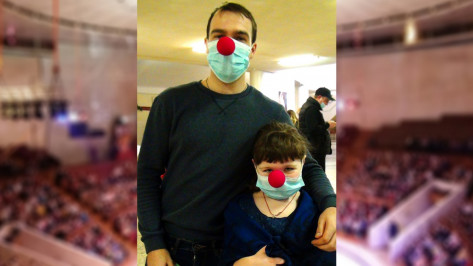 Посетители воронежского цирка перед представлением получили медицинские маски