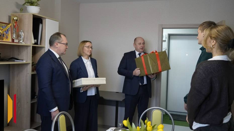 В Павловском районе молодые врачи получили служебную квартиру