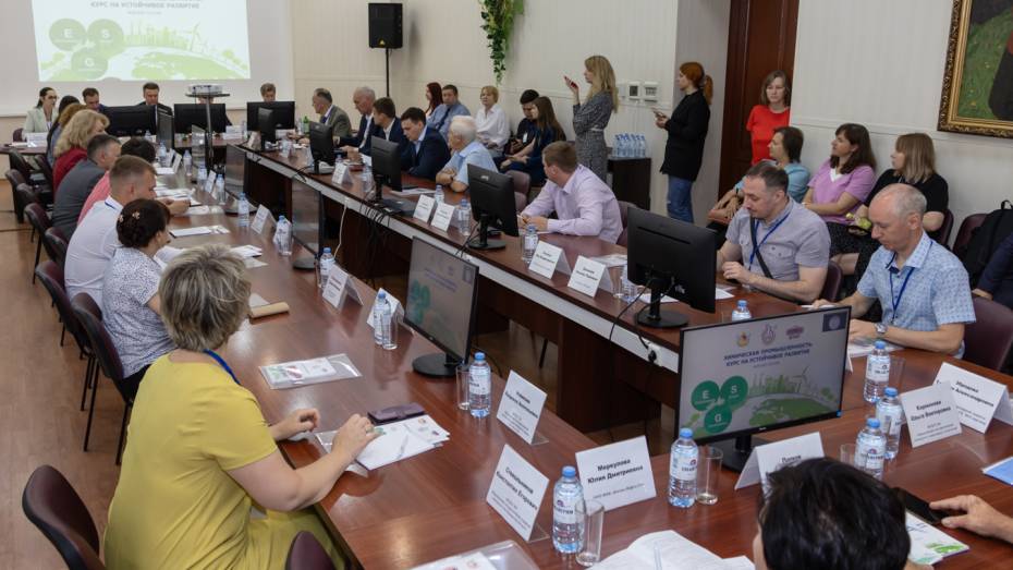 В Воронеже обсудили стратегии развития химической промышленности региона