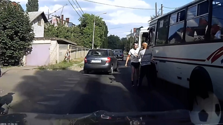 Воронежцы сняли на видео драку водителей маршруток