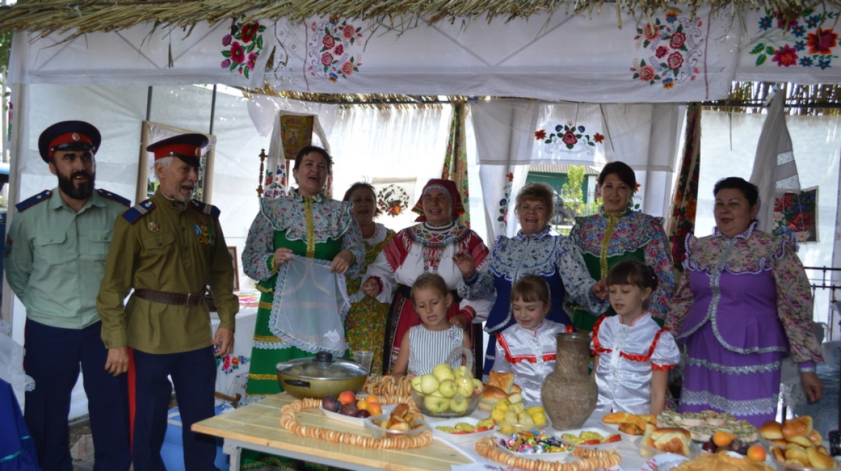 Погода в репьевке. Празднование с Репьевка. Празднования дня Репьевского района района 2022. Ефименко Роман Витальевич Репьевский район. Администрация с Репьевка Воронежской области.