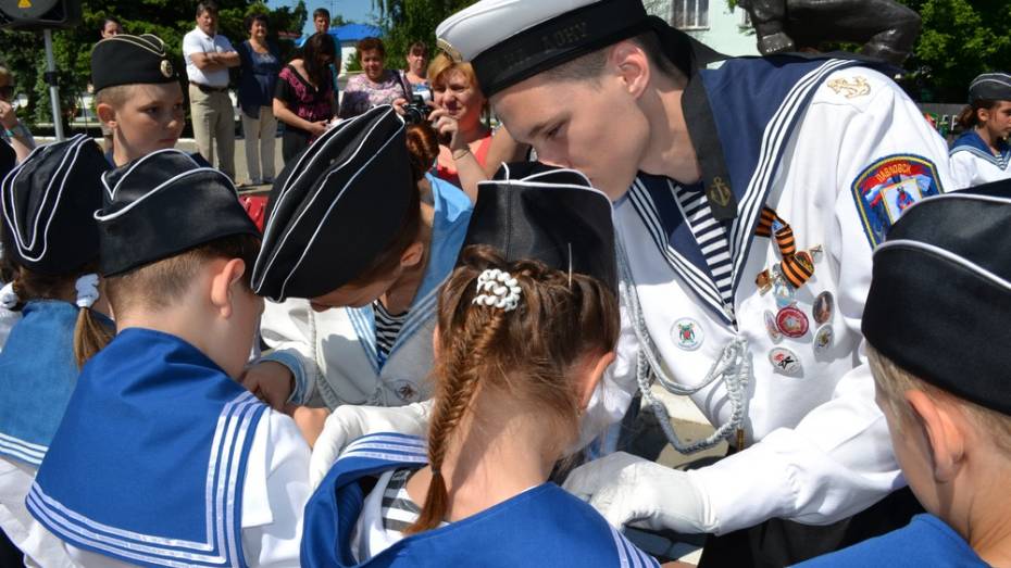 В Павловске 35 школьников торжественно посвятили в юнги 