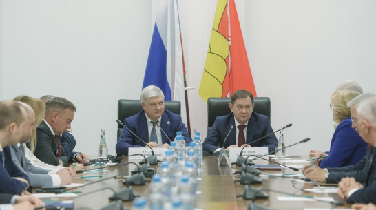Воронежский губернатор встретился с фракциями областной думы