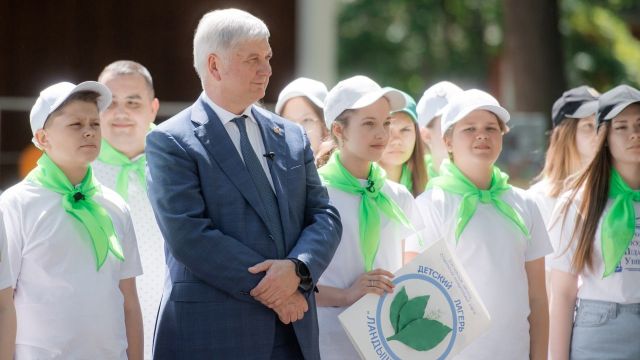Воронежский губернатор: построим 8 быстровозводимых корпусов для летнего отдыха детей в 2024 году