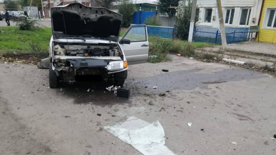 ВАЗ-2115 сбил двух женщин и врезался в грузовик в Воронежской области
