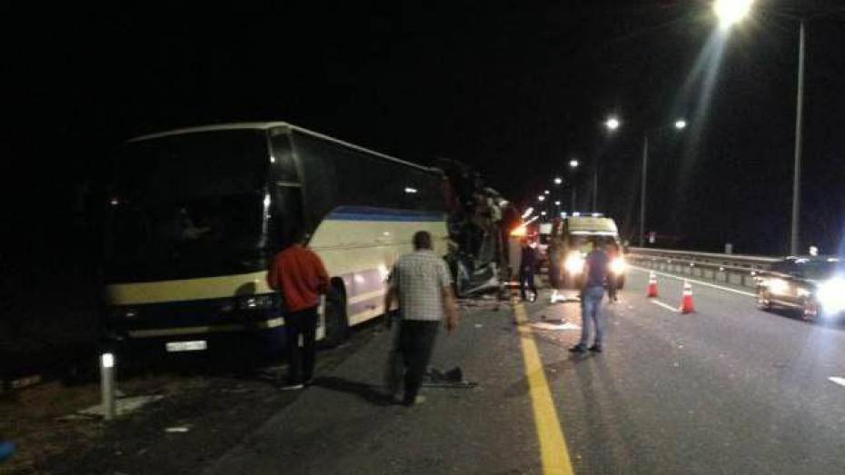 МОЛНИЯ: В ДТП с 2 автобусами в Воронежской области погибли 3 человека и еще 19 пострадали