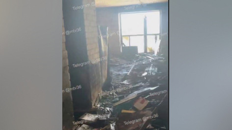 Появились кадры сгоревшей квартиры на улице Беговой в Воронеже