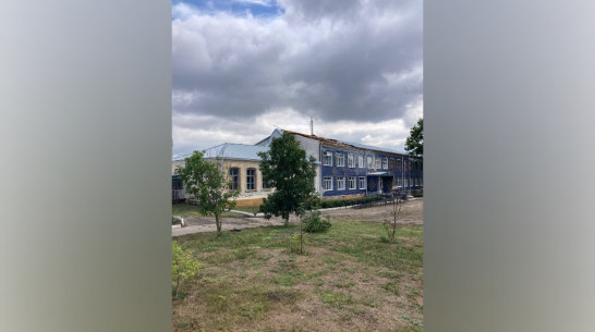 Ураганный ветер сорвал крышу воронежской школы