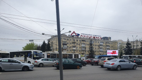 В центре Воронежа из-за неработающих светофоров образовалась крупная пробка