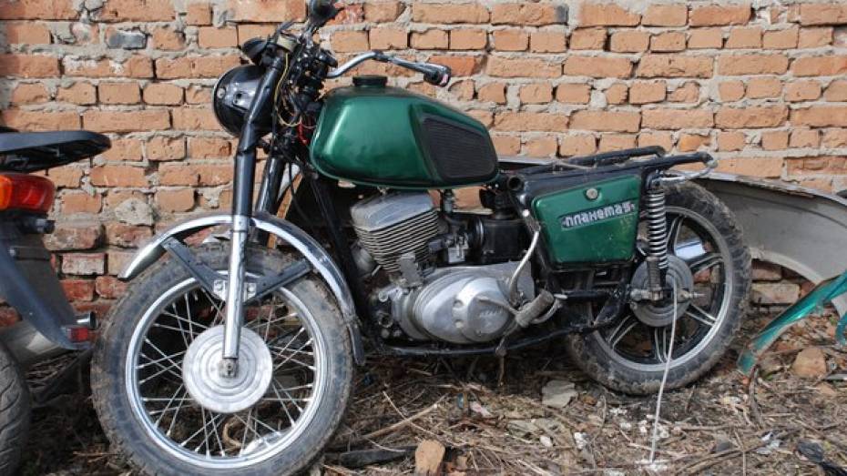 В Острогожском районе двое подростков на мотоцикле врезались в дерево