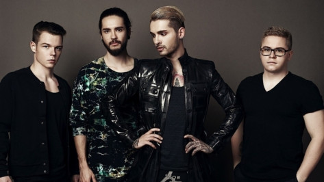 В Воронеже фанаты Tokio Hotel массово сдирают афиши группы на память