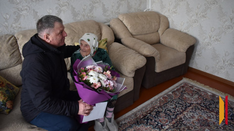Жительницу Калача Марию Стрельцову поздравили со 105-летием