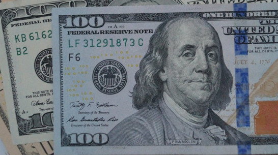 Курсы евро и доллара упали на фоне роста цен на нефть