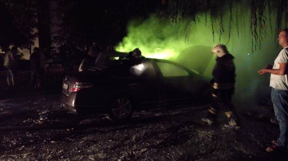  В Воронеже 2 автомобиля сгорели на Московском проспекте
