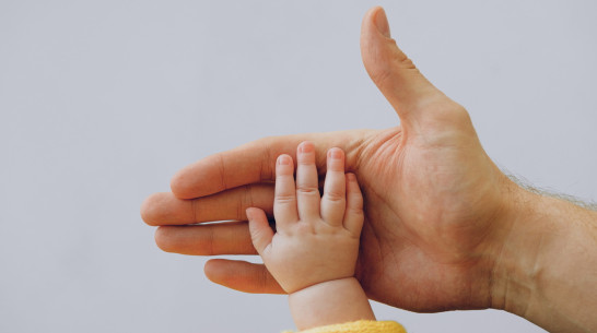 Правительство РФ дополнительно направит 34 млрд рублей на поддержку семей с детьми