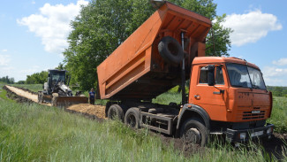 В Эртильском районе общественники отсыпали щебнем 1 км грунтовки в селах Гнилуша и Вязковка