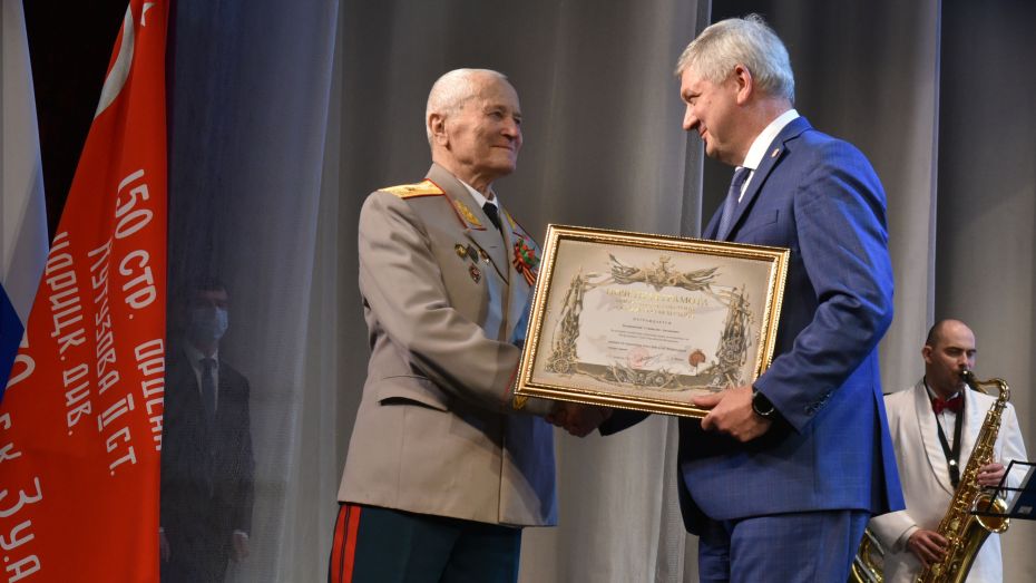 Александр Гусев лично поздравил с 35-летием воронежскую организацию ветеранов