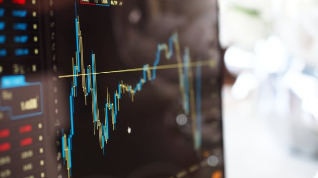 Центробанк РФ ввел 30% комиссию для физлиц при покупке валюты на бирже