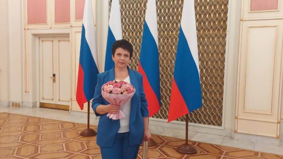 Губернатор поздравил сотрудницу дома престарелых в Воронежской области с наградой от правительства РФ
