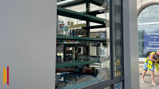 Дома и киоски пострадали при падении БПЛА в центре Воронежа