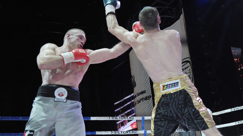 «Шведенко был быстрее». Как воронежский боксер Сергей Шарапов проиграл чемпионский пояс