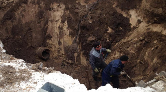 Воронежские коммунальщики устранили аварию на коллекторе