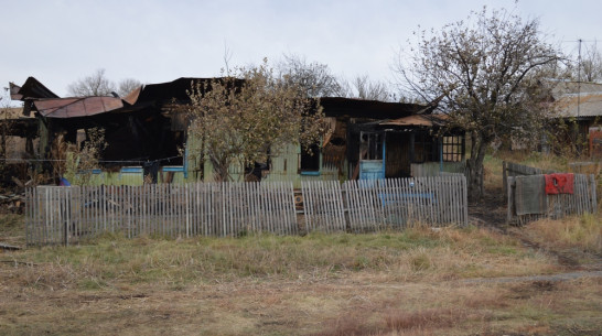 В Терновском районе пятилетний мальчик вынес из горящего дома маленькую сестру