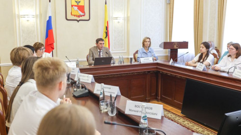 Сергей Петрин назвал воронежской молодежи необходимые для должности мэра качества