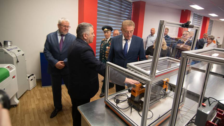 Сенатор Сергей Лукин посетил новый корпус образовательного центра «Траектория» в Воронеже