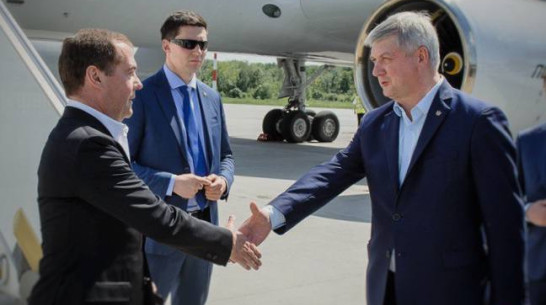 Воронежский губернатор поздравил зампредседателя Совета Безопасности РФ Дмитрия Медведева с юбилеем