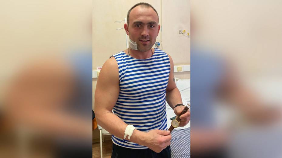 Раненому разведчику из Воронежской области вручили именные губернаторские часы