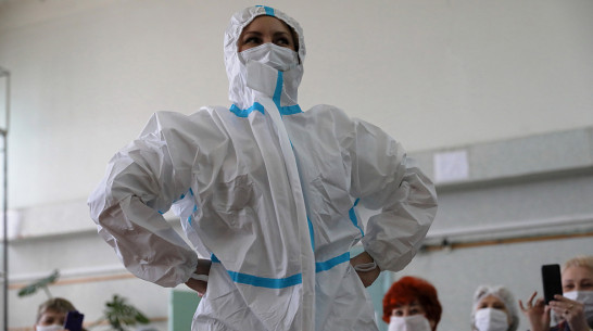 Медучреждения Воронежской области получили эпидемиологические комплекты одежды